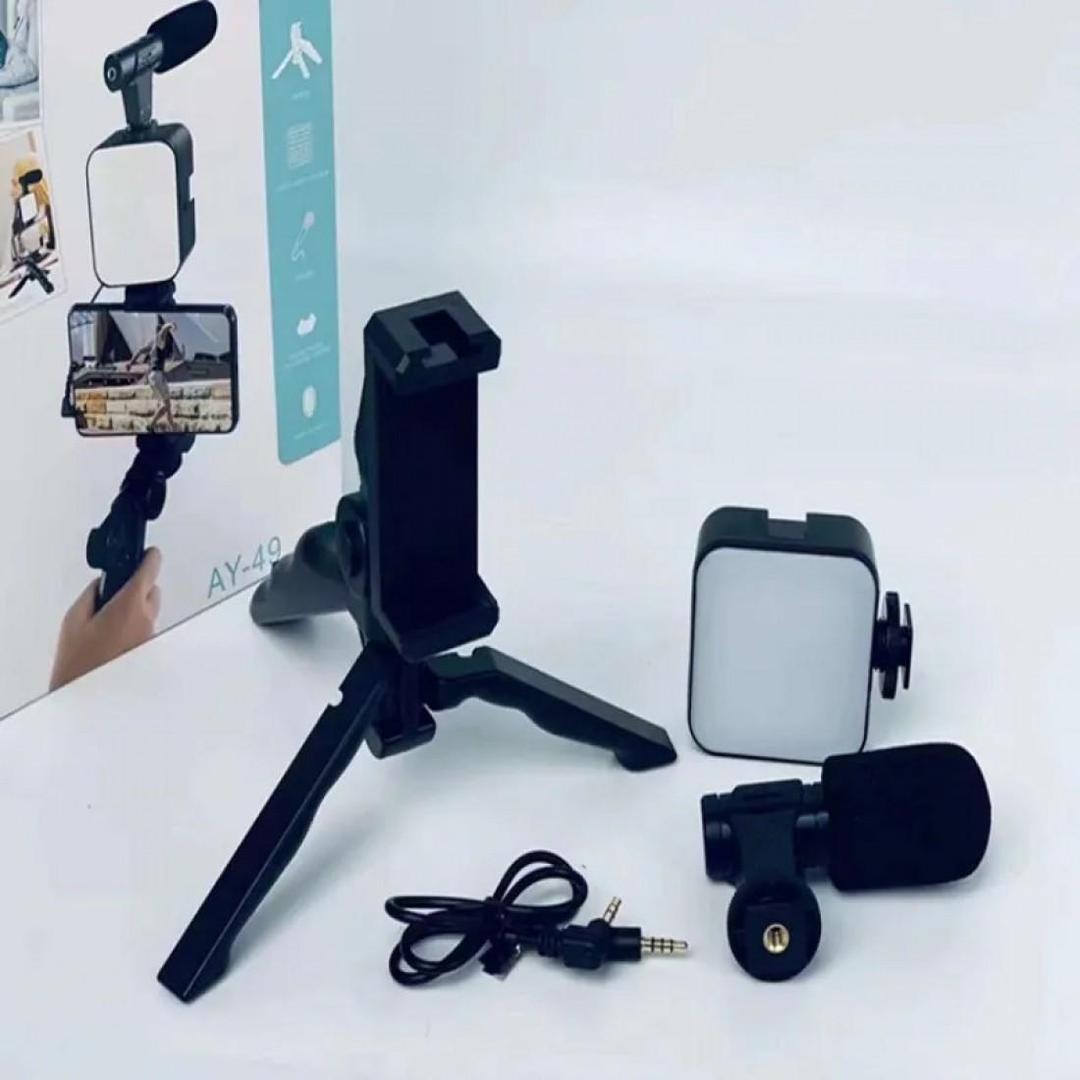 Portable LED Ring Light & Microphone Vlogging Kit - product image 4